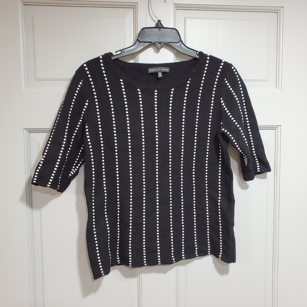 Saks Fifth Avenue Top Women Size Medium Short Sleeves‎ Crewneck Black